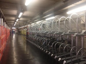 Le nuove rastrelliere per le biciclette alla stazione centrale