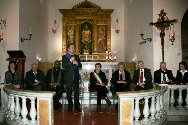 L'inaugurazione della mostra a Pontorme di Empoli (foto gonews.it)