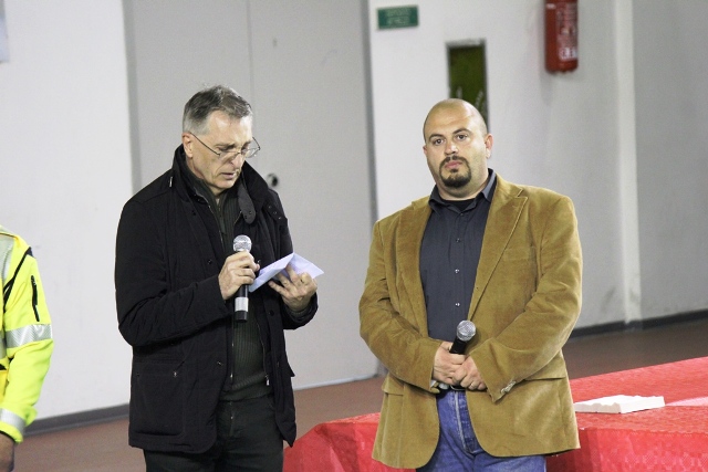 La consegna del defibrillatore donatodalla Misericordia al Palazzetto dello Sport di Montelupo Fiorentino