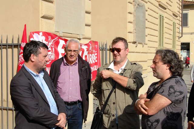 Alcuni dipendenti di poste italiane a colloquio con il sindaco di Sesto Fiorentino Gianassi
