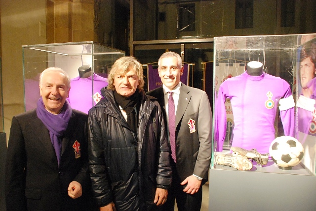 Giancarlo Antognoni visita la mostra 'Bimbi e bomber viola'