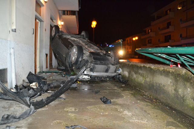L'incidente in via Gramsci a Limite sull'Arno del 30 marzo 2013 (foto gonews.it)