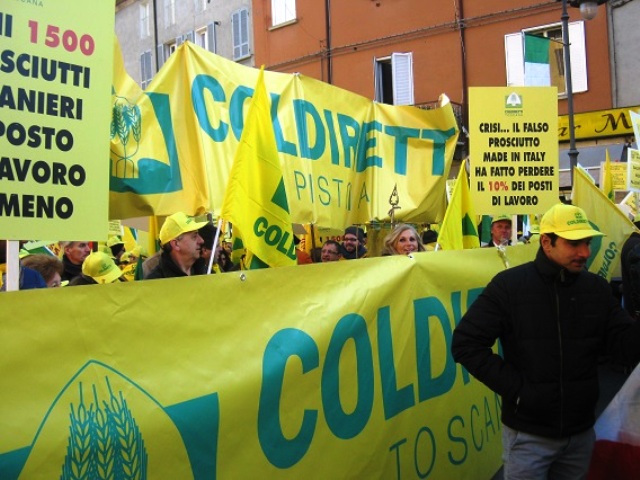 La delegazione degli agricoltori della Coldiretti del pistoiese a Reggio Emilia 