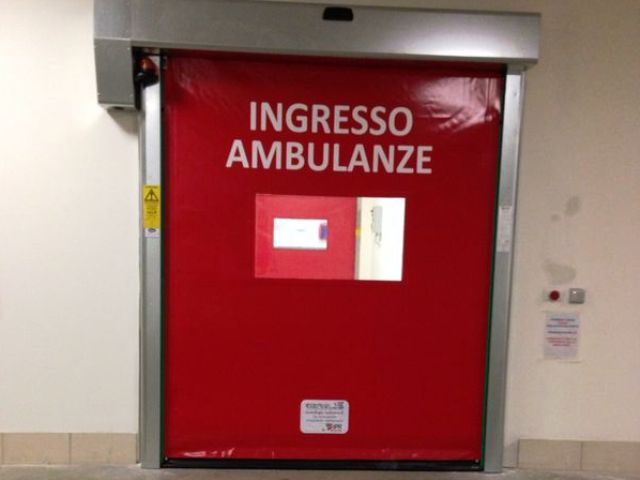 Il nuovo ingresso dedicato ai pazienti in arrivo con le ambulanze al pronto soccorso di Empoli (foto gonews.it)