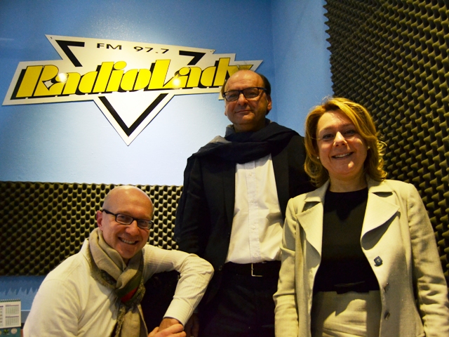 Da sinistra Alessio Spinelli, Massimo Talini e Silvia Melani negli studi di Radio Lady (foto gonews.it)