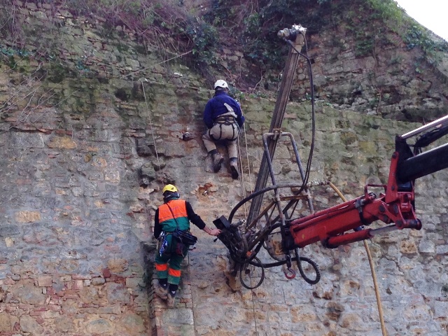 volterra_piazza_martiri_lavori_mura_2014_02_14_1