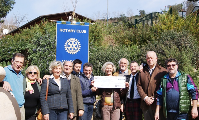 barberino_val_d_elsa_donazione_rotary_giardini_vico_2014_03_15_8.jpg