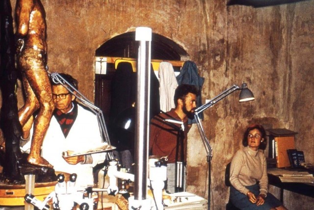 Gli Angeli del Nord nel 1966 per l'alluvione a Firenze
