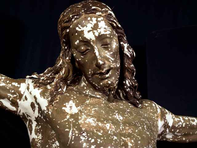 Durante il restauro del Crocifisso di Benedetto da Maiano, courtesy Opd
