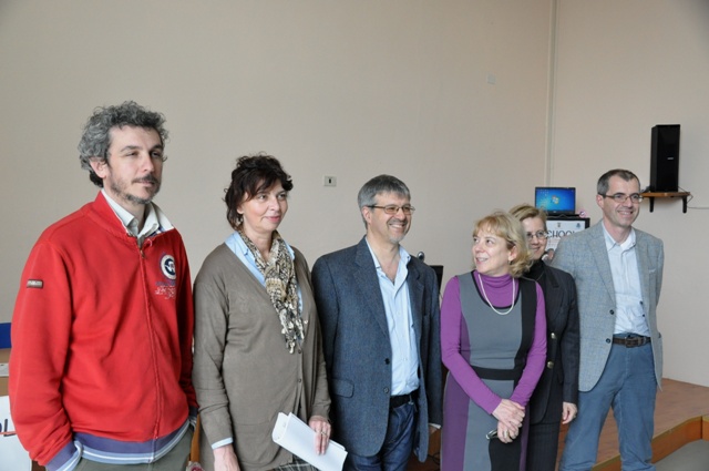 Da sinistra: l'assessore Marco Cecchi del comune di Pontedera, Miriam Celoni, Nicola Landucci e i dirigenti scolastici