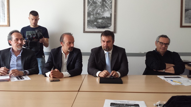 Da sinistra Luca Bartolesi, segretario Confesercenti Firenze, Lapo Cantini, segretario Confesercenti Empolese Valdelsa, Luca Liuni, presidente Consorzio Turistico e Alessandro Tortelli, direttore del centro studi turistici (foto gonews.it)
