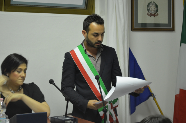 Il giuramento da sindaco di Giacomo Cucini a Certaldo (foto gonews.it)