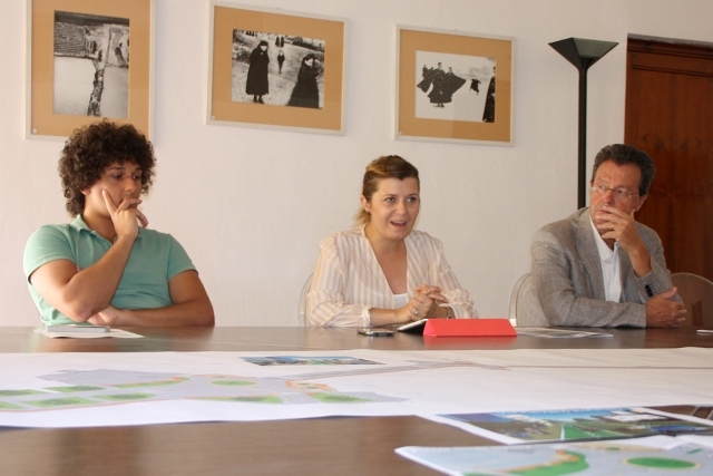 Uno dei momenti della conferenza stampa per la presentazione del nuovo volto per l'ingresso in città. Da sinistra Fabio Barsottini, assessore all'ambiente, Brenda Barnini, sindaco di Empoli e Franco Mori, vicesindaco