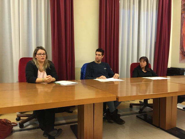 Da sinistra Maria Serena Vanni del Ciaf di Castelfiorentino, Marco Cappellini, assessore alle attività educative di Castelfiorentino e Sabrina Vanni del Ciaf (foto gonews.it)