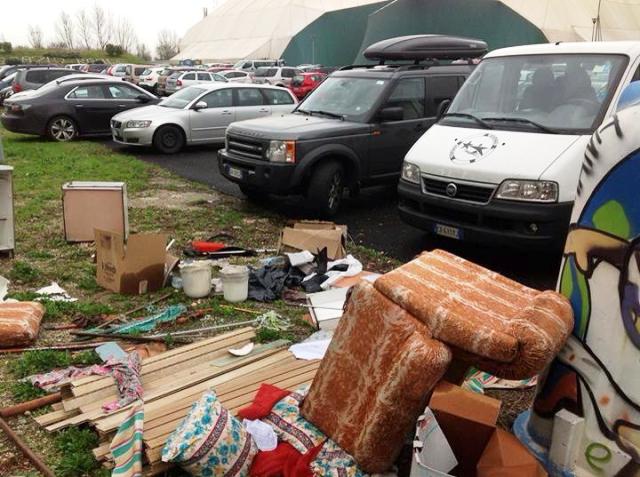 campi_bisenzio_spazio_reale_rifiuti_abbandonati_2014_02_02_5