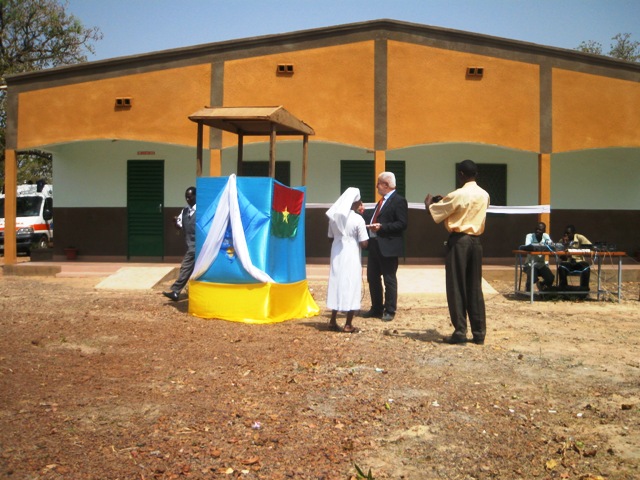 empoli_misericordia_inaugurazione_maternita_burkina_faso_leo_2013_02_1.jpg