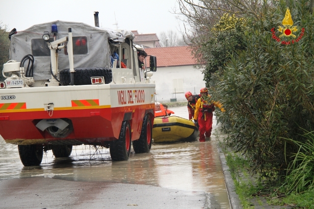 ponsacco_alluvione_2014_01_31_vigilfuoco_8.jpg