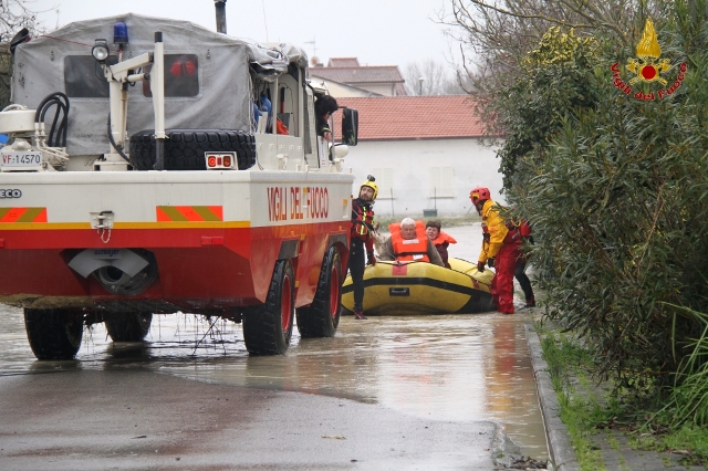 ponsacco_alluvione_2014_01_31_vigilfuoco_8.jpg