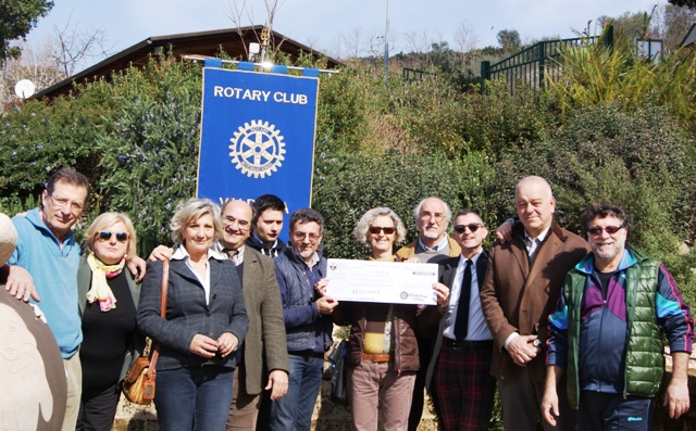barberino_val_d_elsa_donazione_rotary_giardini_vico_2014_03_15_8.jpg