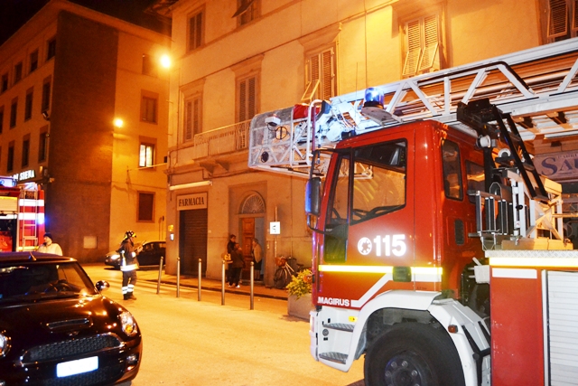 empoli_vigili_fuoco_principio_incendio_appartamento_piazza_vittoria_2014_03_20_1