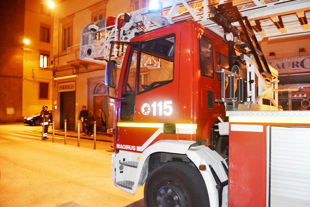 empoli_vigili_fuoco_principio_incendio_appartamento_piazza_vittoria_2014_03_20_1