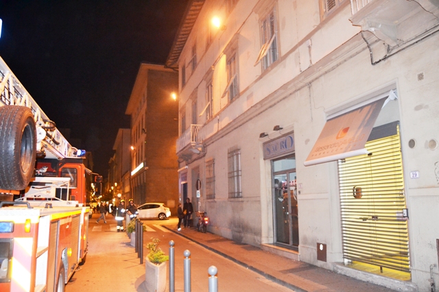 empoli_vigili_fuoco_principio_incendio_appartamento_piazza_vittoria_2014_03_20_1