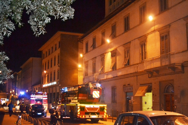 empoli_vigili_fuoco_principio_incendio_appartamento_piazza_vittoria_2014_03_20_1