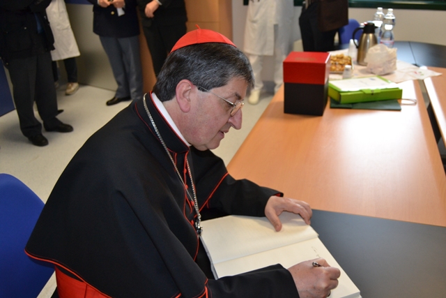 La visita del cardinale Giuseppe Betori al 'San Giuseppe'. L'Arcivescovo di  Firenze incontra i malati, messa nella cappella del nosocomio