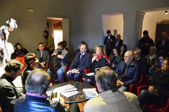La mostra di Thomas Lange 'Non sporcare il fiume' a Montelupo Fiorentino (foto gonews.it)
