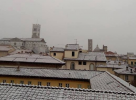 Lucca innevata (foto da Facebook)